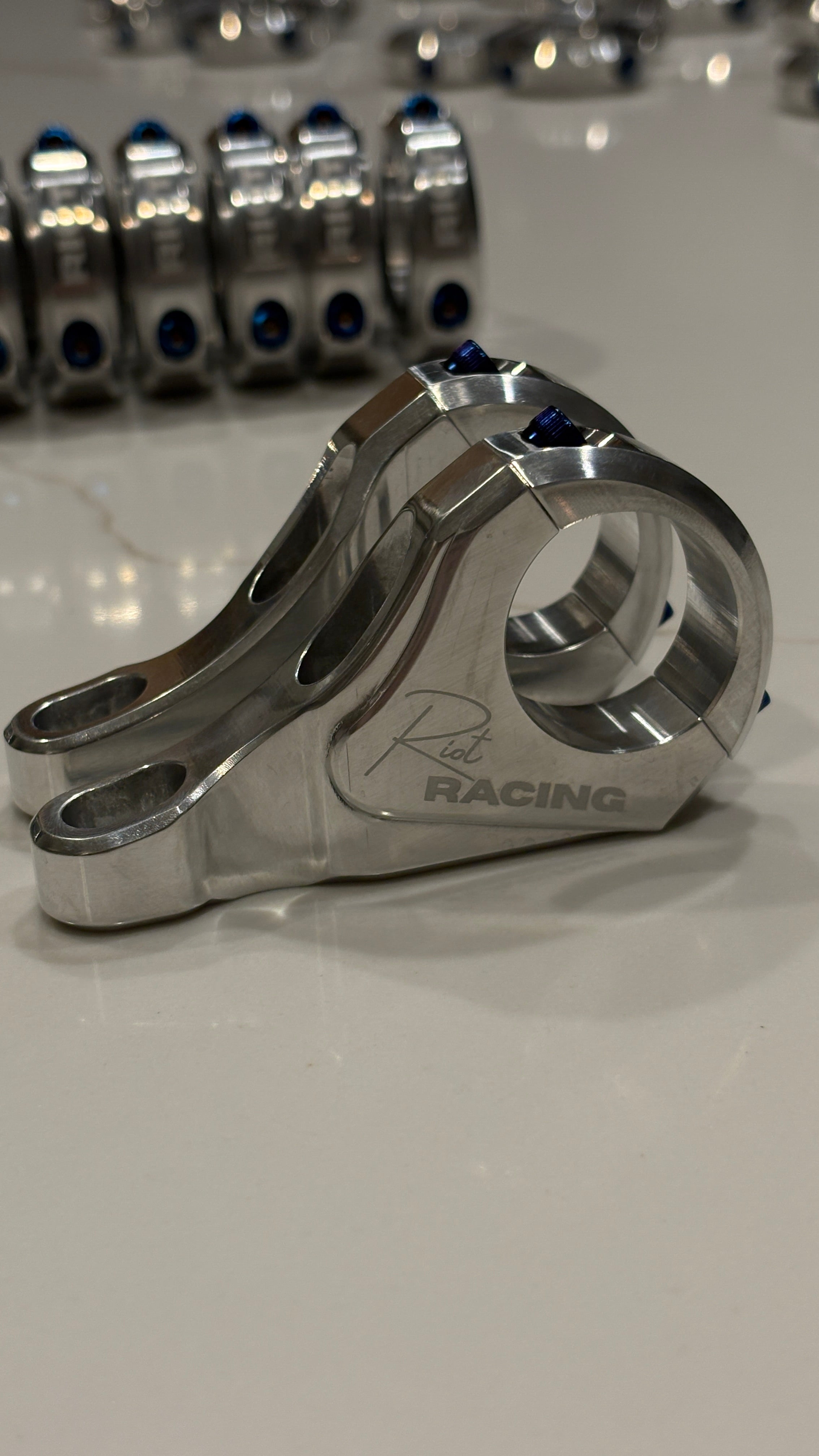 Riot Direct Stem 31.8mm V2 (FREE TITANIUM STYLE BOLTS)