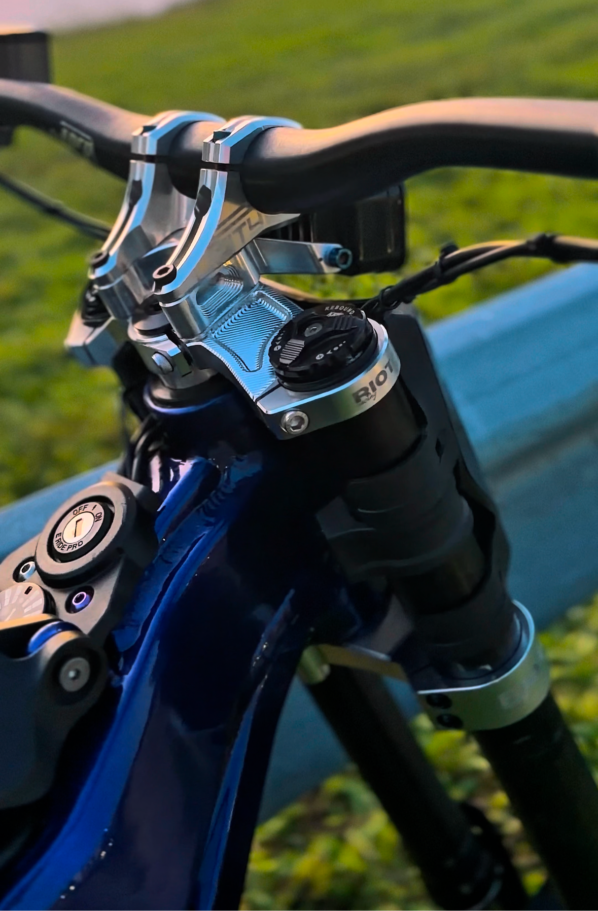 Riot Drop Crown (STOCK SURRON LBX FORKS) - Riot Racing