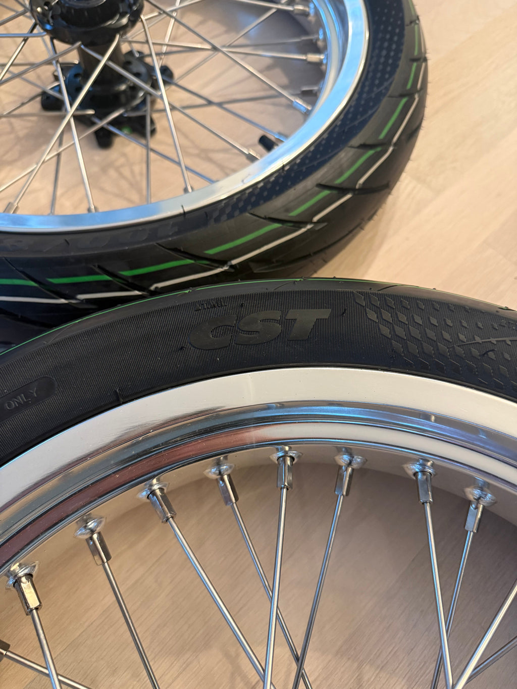 Ultra Bee Supermotos (17in) CD SUPPLY