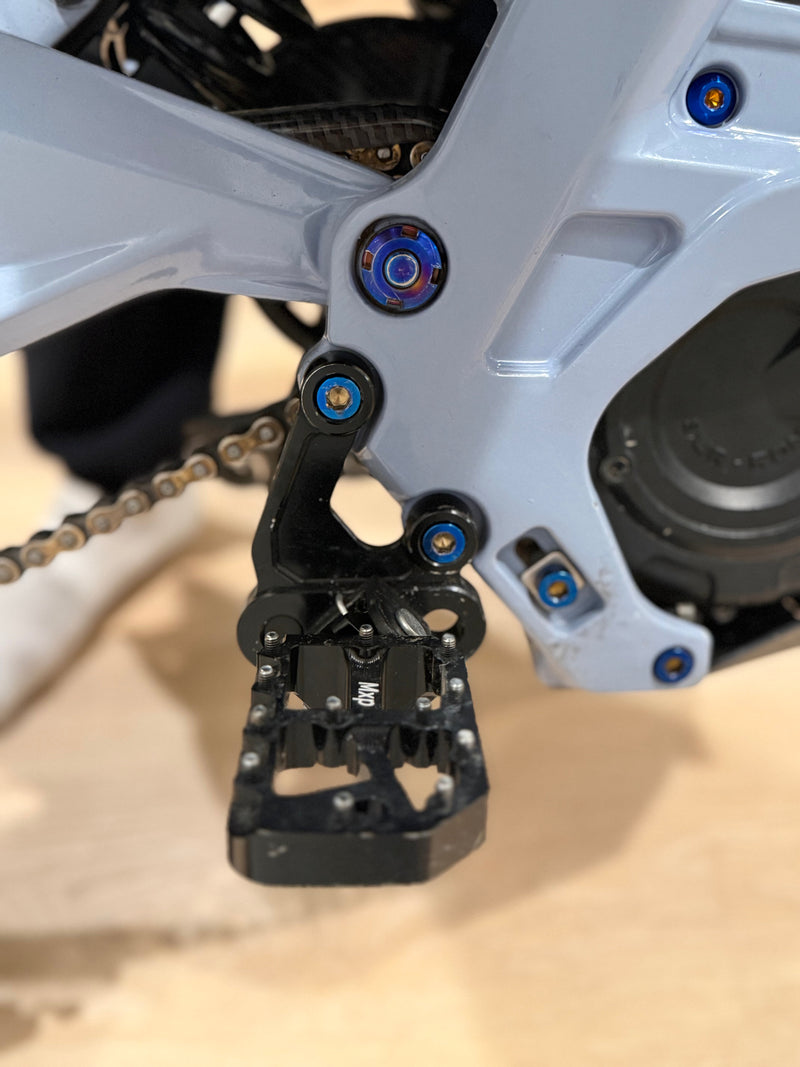 E-Moto peg bracket bolts(4 pc) Tirider