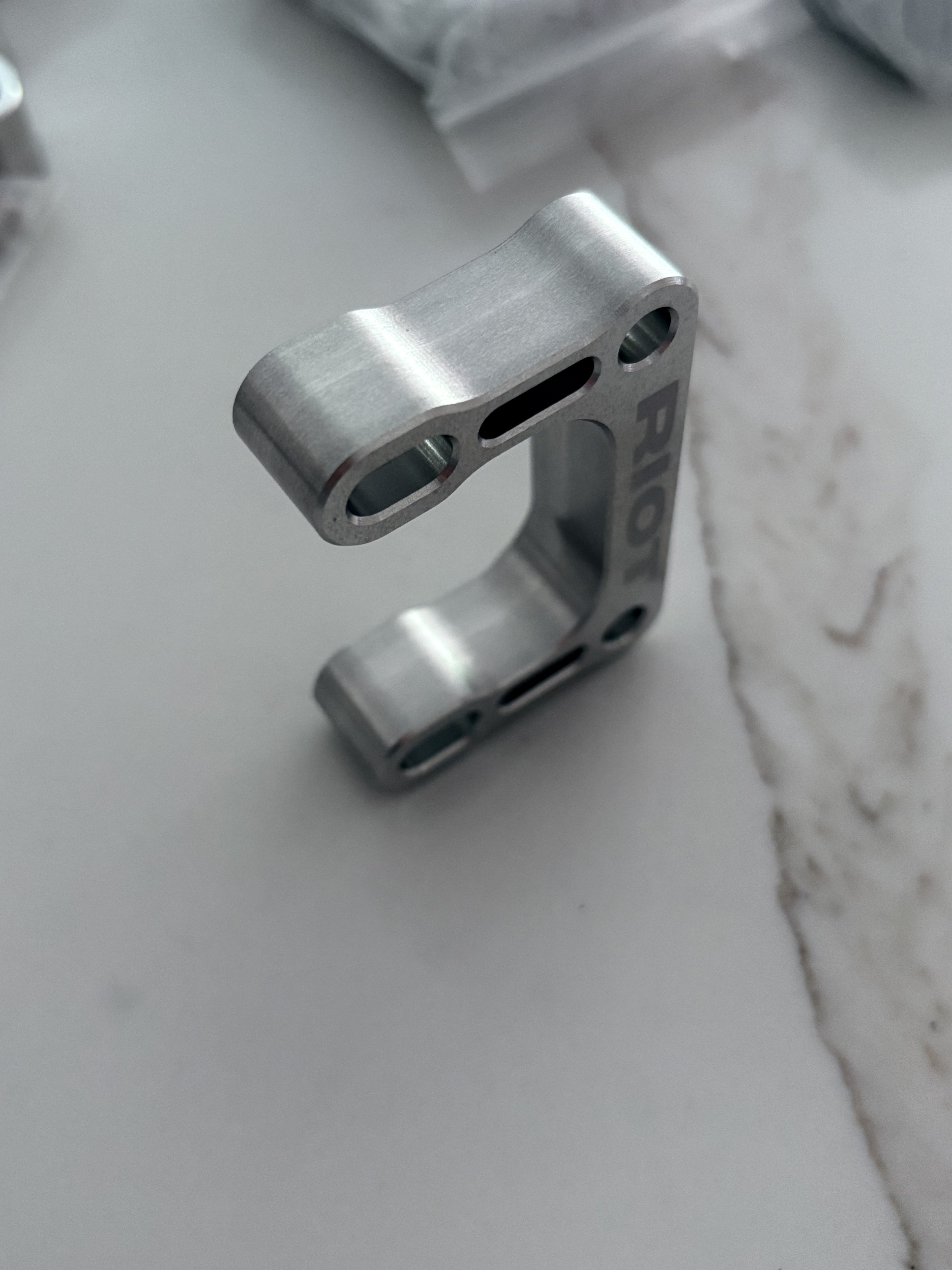 15 Riser Riot 15MM riser - Riot Racing
