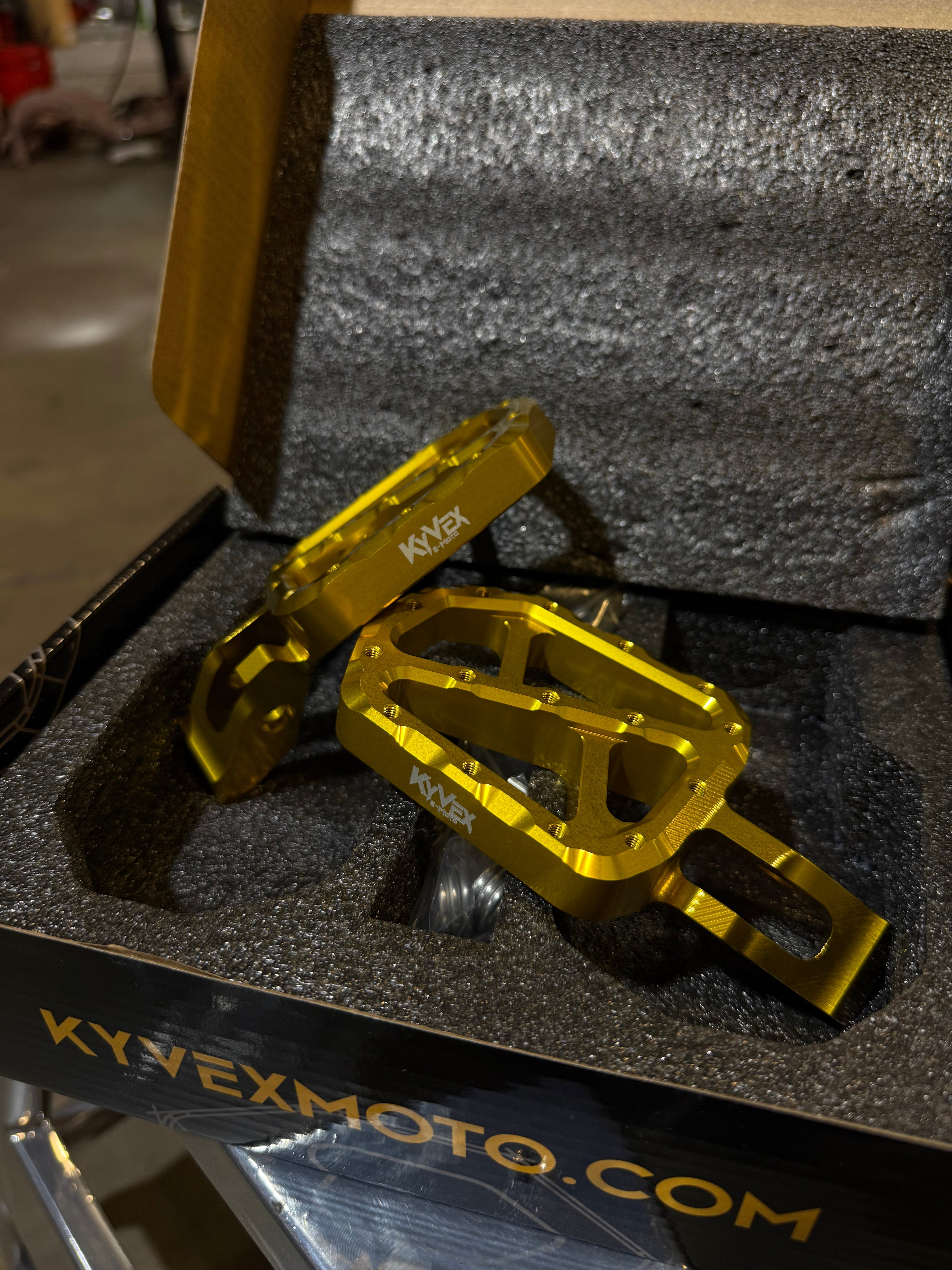 KyVex Billet Wide Foot Pegs - Ultra Bee Compatible KyVex Moto
